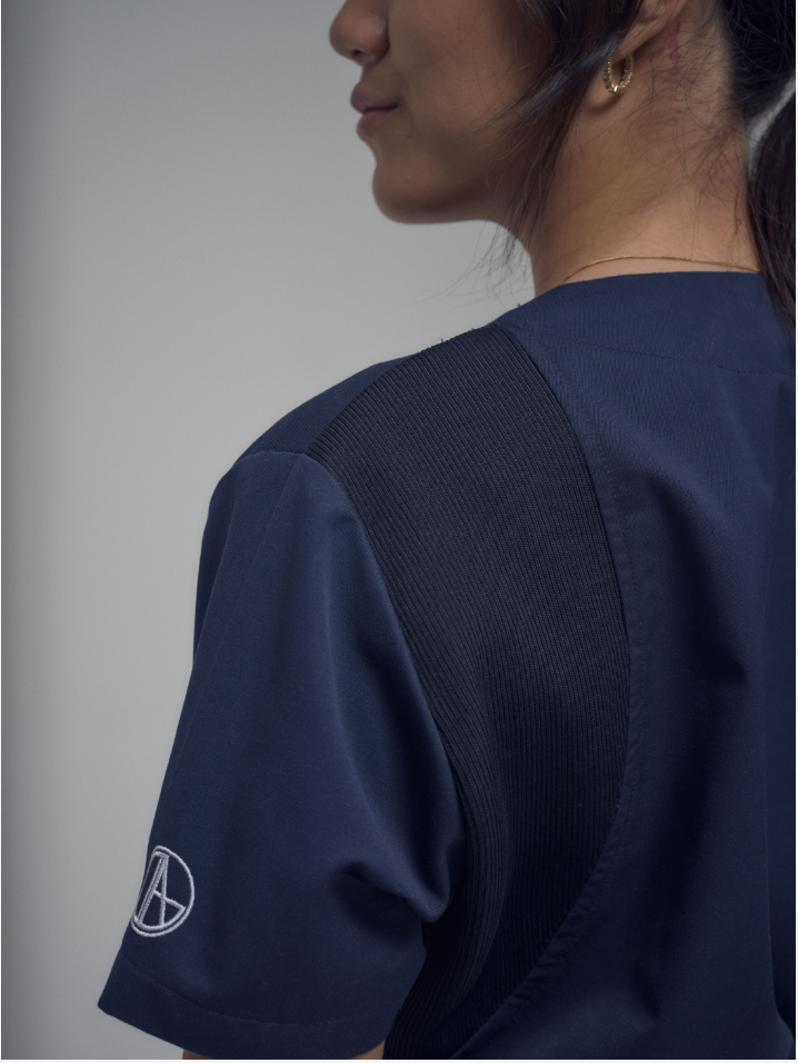 Blouse médicale femme à trois poches et col en V Vénus