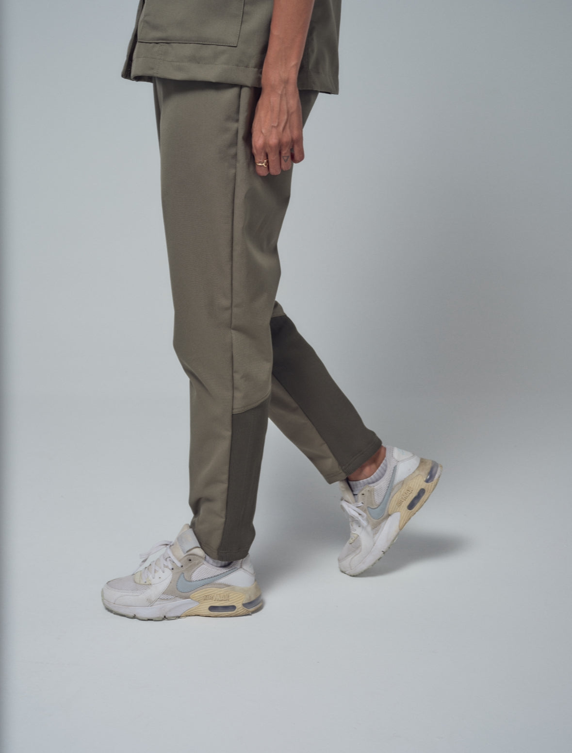 Pantalon médical femme coupé Chino kaki Tellus
