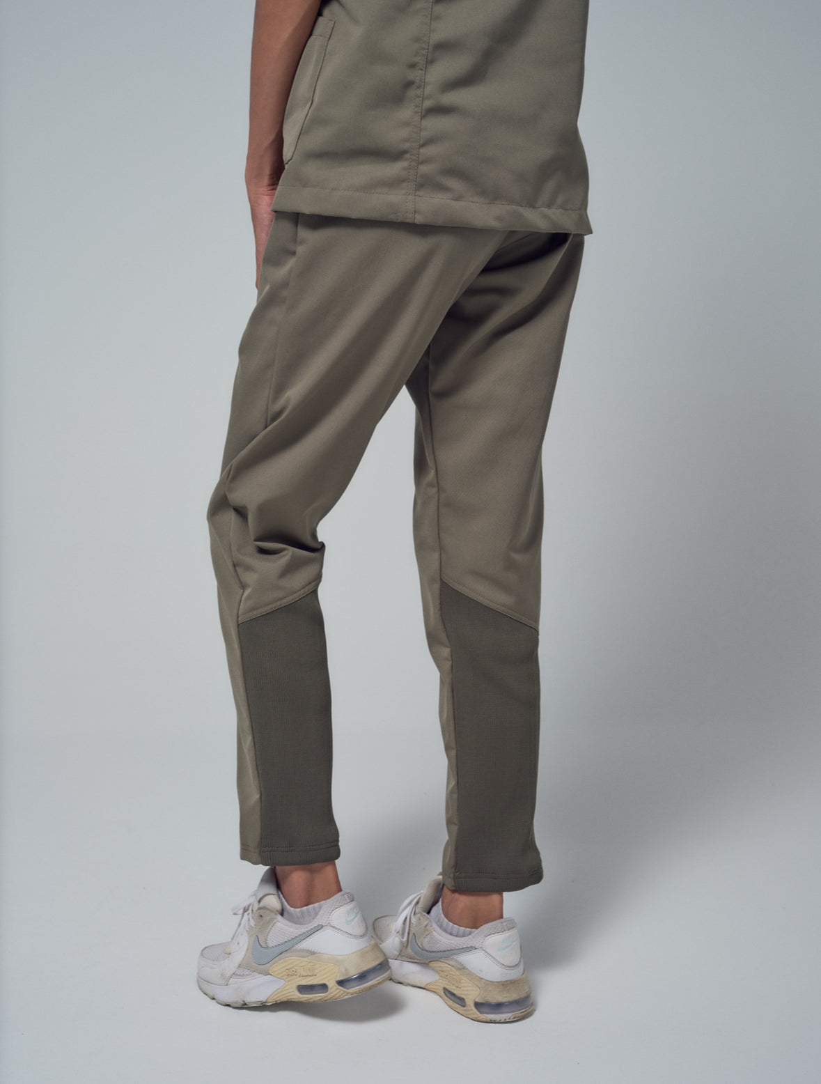 Pantalon médical femme coupé Chino kaki Tellus