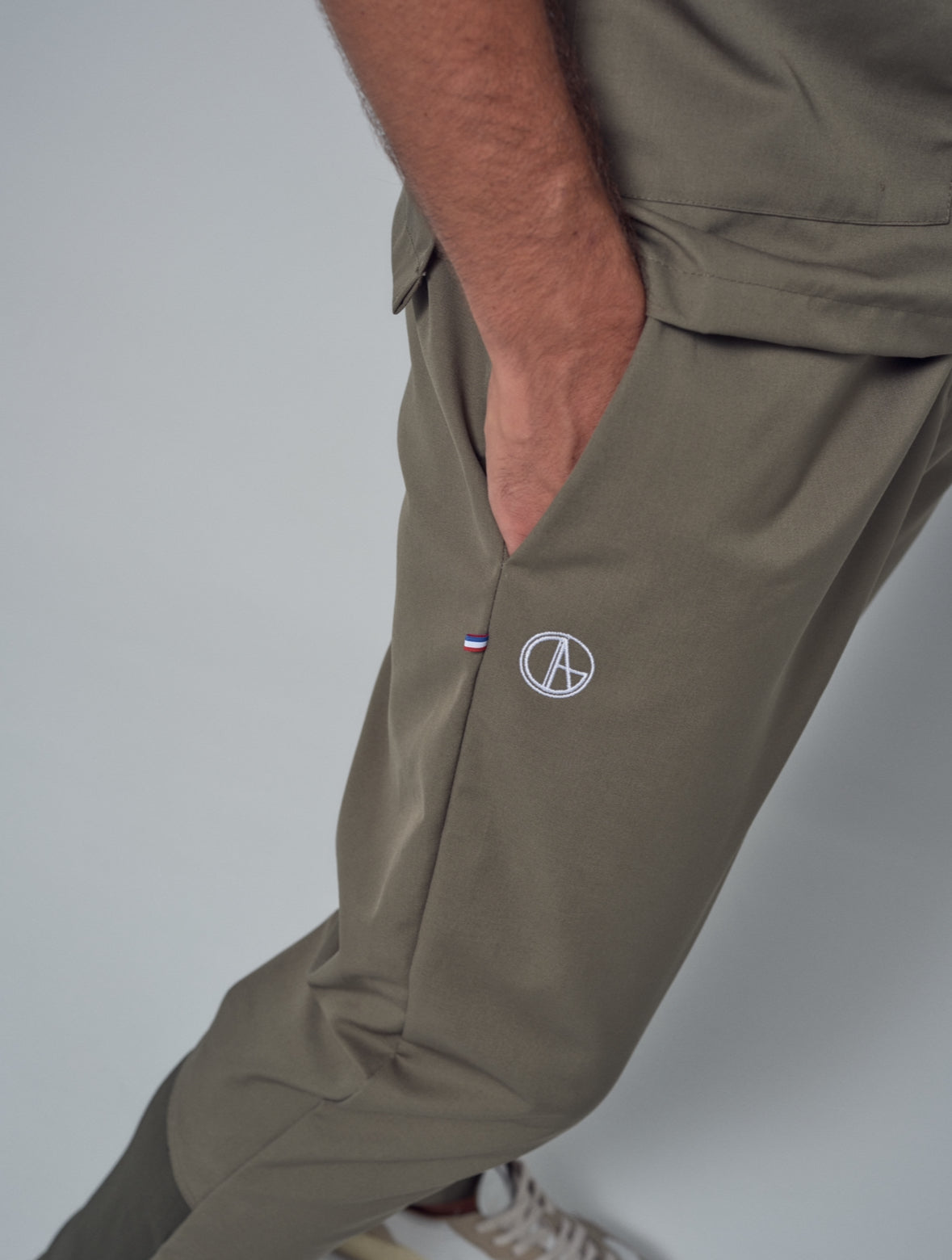 Pantalon médical homme coupé Chino kaki Mercure
