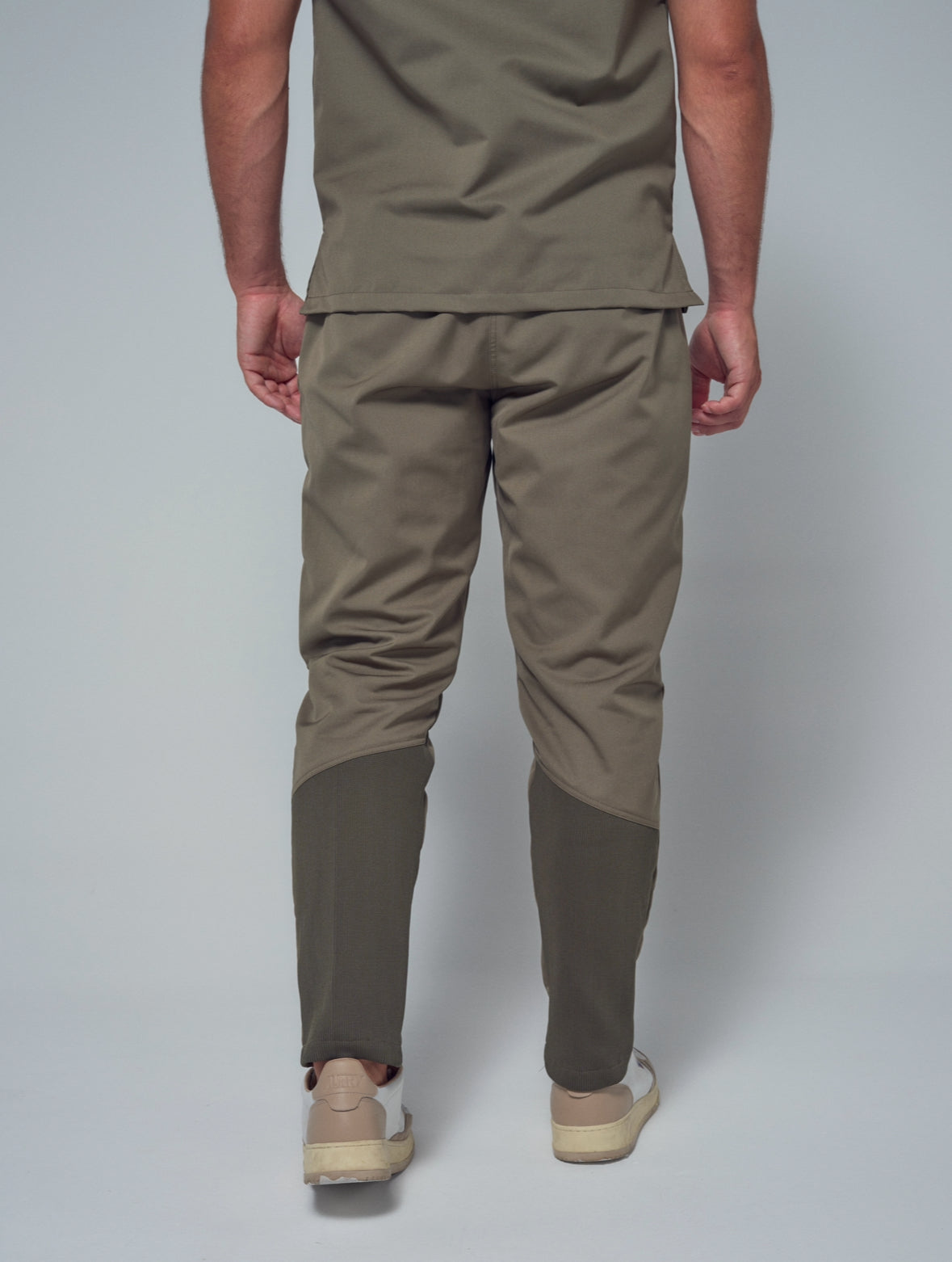 Pantalon médical homme coupé Chino kaki Mercure
