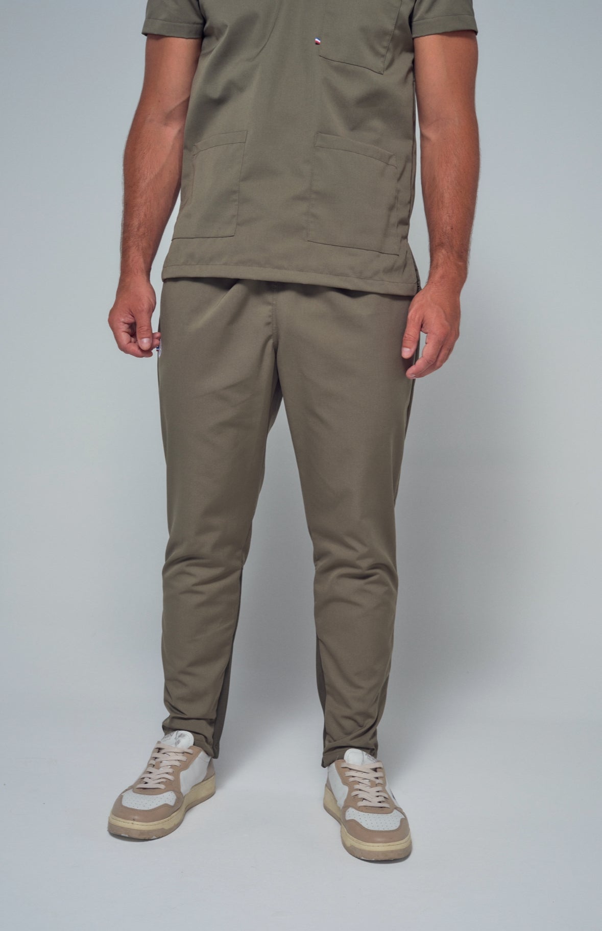 Pantalon médical homme coupé Chino kaki Mercure
